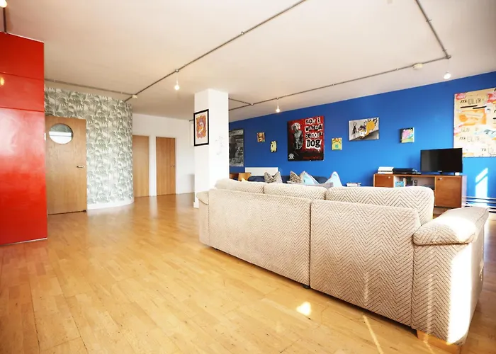 Διαμέρισμα Bs2 Lofts By N And N Ltd, Great Location Close To Cabot Circus, Centre And Hospital, Perfect For Workers, Nhs And Contractors, Private Parking Avaialable Μπρίστολ