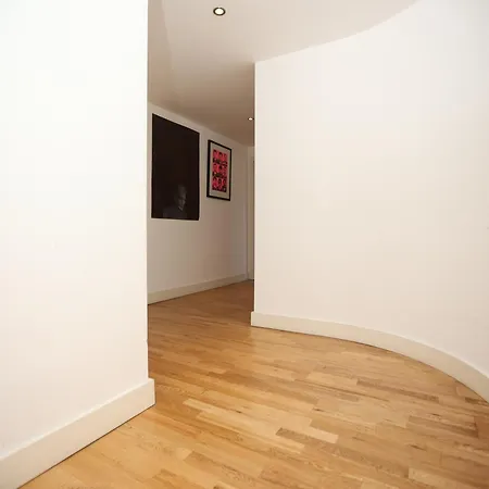 Bs2 Lofts By N And N Stays Ltd, Great Location Close To Cabot Circus, Town Centre And Hospital, Perfect For Workers, Nhs, & Contractors, Secure Private Parking Available Lejlighed *