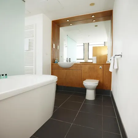 Bs2 Lofts By N And N Stays Ltd, Great Location Close To Cabot Circus, Town Centre And Hospital, Perfect For Workers, Nhs, & Contractors, Secure Private Parking Available Lejlighed Bristol