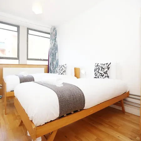Bs2 Lofts By N And N Stays Ltd, Great Location Close To Cabot Circus, Town Centre And Hospital, Perfect For Workers, Nhs, & Contractors, Secure Private Parking Available *