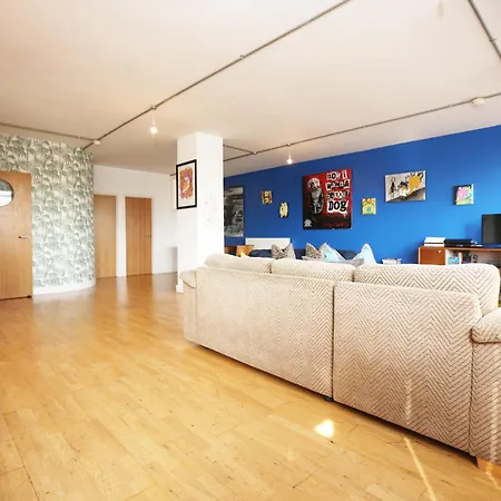 公寓 Bs2 Lofts By N And N Ltd, Great Location Close To Cabot Circus, Centre And Hospital, Perfect For Workers, Nhs And Contractors, Private Parking Avaialable 布里斯托