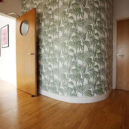 Bs2 Lofts By N And N Stays Ltd, Great Location Close To Cabot Circus, Town Centre And Hospital, Perfect For Workers, Nhs, & Contractors, Secure Private Parking Available Bristol