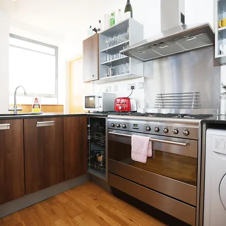 Bs2 Lofts By N And N Stays Ltd, Great Location Close To Cabot Circus, Town Centre And Hospital, Perfect For Workers, Nhs, & Contractors, Secure Private Parking Available Lejlighed