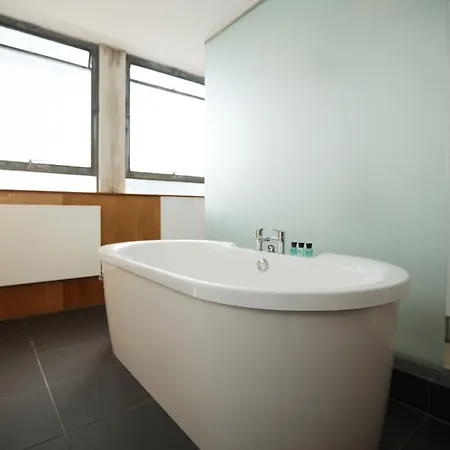 Bs2 Lofts By N And N Stays Ltd, Great Location Close To Cabot Circus, Town Centre And Hospital, Perfect For Workers, Nhs, & Contractors, Secure Private Parking Available Lejlighed *