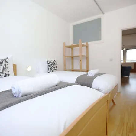 公寓 Bs2 Lofts By N And N Ltd, Great Location Close To Cabot Circus, Centre And Hospital, Perfect For Workers, Nhs And Contractors, Private Parking Avaialable *