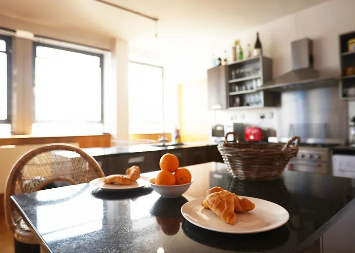 Bs2 Lofts By N And N Ltd, Great Location Close To Cabot Circus, Centre And Hospital, Perfect For Workers, Nhs And Contractors, Private Parking Avaialable 公寓