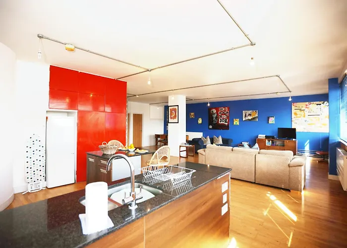 公寓 Bs2 Lofts By N And N Ltd, Great Location Close To Cabot Circus, Centre And Hospital, Perfect For Workers, Nhs And Contractors, Private Parking Avaialable *