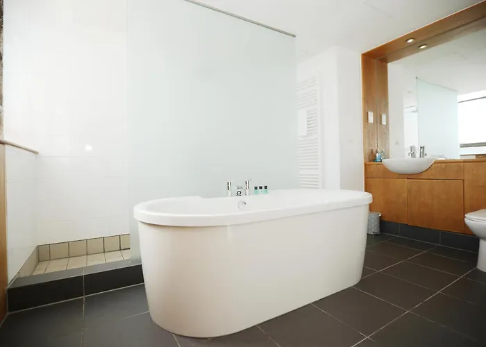 Апартаменти Bs2 Lofts By N And N Ltd, Great Location Close To Cabot Circus, Centre And Hospital, Perfect For Workers, Nhs And Contractors, Private Parking Avaialable Бристоль