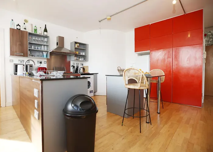 Bs2 Lofts By N And N Ltd, Great Location Close To Cabot Circus, Centre And Hospital, Perfect For Workers, Nhs And Contractors, Private Parking Avaialable * 布里斯托