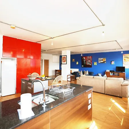 Apartman Bs2 Lofts By N And N Ltd, Great Location Close To Cabot Circus, Centre And Hospital, Perfect For Workers, Nhs And Contractors, Private Parking Avaialable *