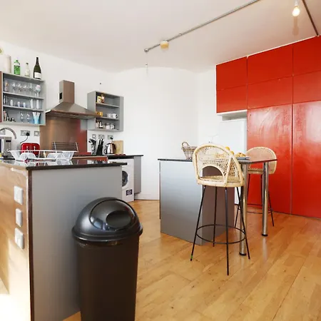 Bs2 Lofts By N And N Ltd, Great Location Close To Cabot Circus, Centre And Hospital, Perfect For Workers, Nhs And Contractors, Private Parking Avaialable * Bristol