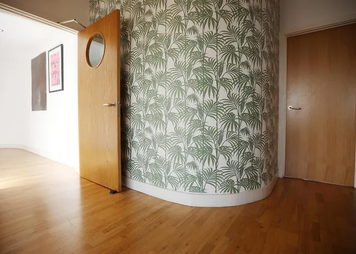 Bs2 Lofts By N And N Ltd, Great Location Close To Cabot Circus, Centre And Hospital, Perfect For Workers, Nhs And Contractors, Private Parking Avaialable Bristol